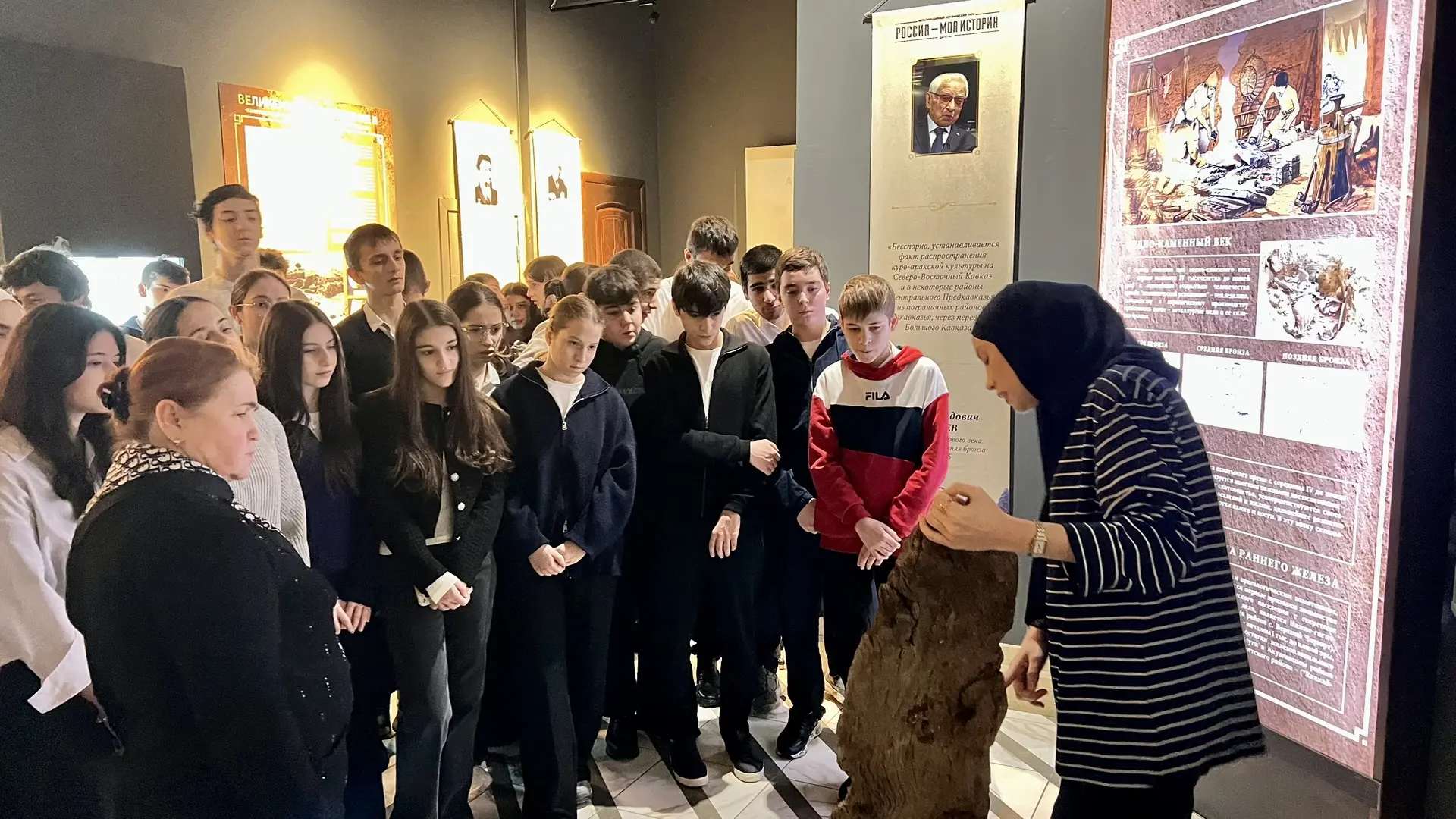 Более 100 школьников Махачкалы посетили исторический парк «Россия – моя история»